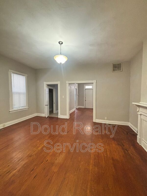 Well Kept 3 Bedroom 1.5 Bathroom Duplex Located in Historic Port Norfolk property image