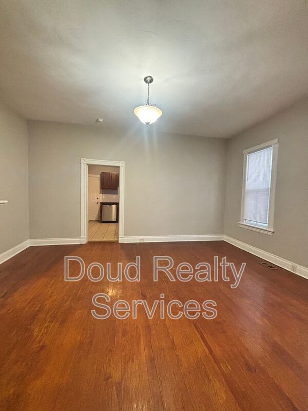 Well Kept 3 Bedroom 1.5 Bathroom Duplex Located in Historic Port Norfolk property image