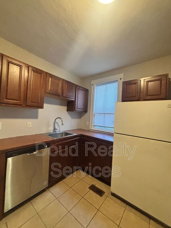 Well Kept 3 Bedroom 1.5 Bathroom Duplex Located in Historic Port Norfolk property image