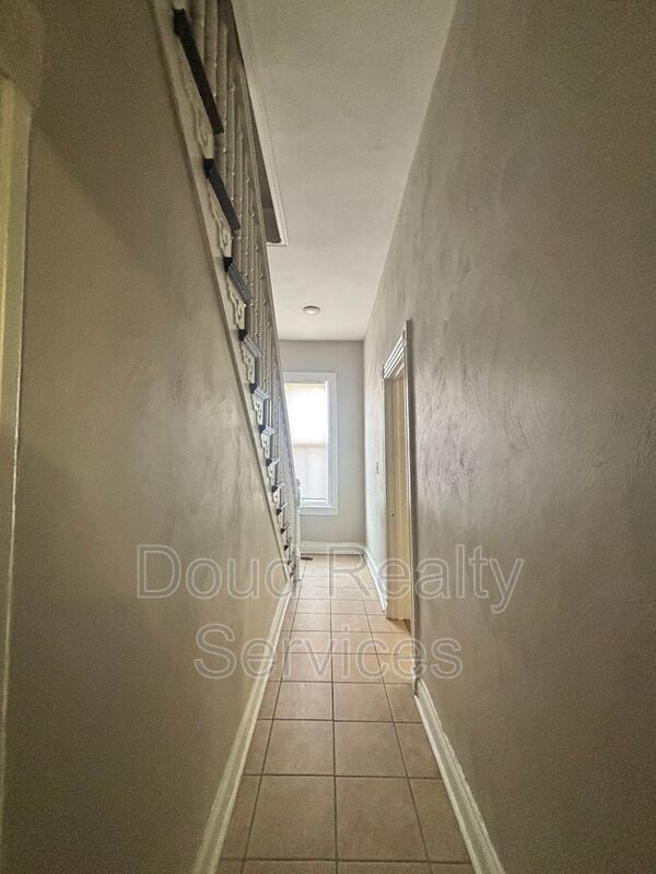 Well Kept 3 Bedroom 1.5 Bathroom Duplex Located in Historic Port Norfolk property image