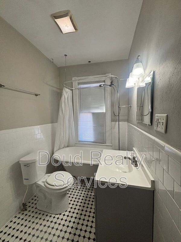 Well Kept 3 Bedroom 1.5 Bathroom Duplex Located in Historic Port Norfolk property image