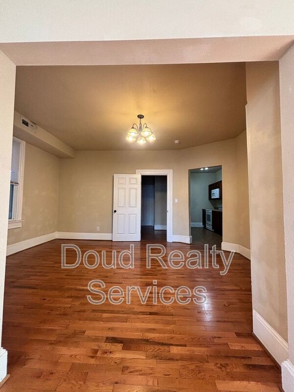 Elegant 1 Bedroom 1 Bath Apt in Historic Olde Towne, with an Office or Den property image