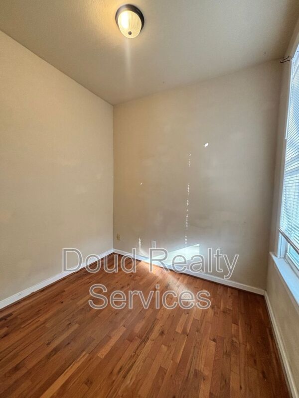 Elegant 1 Bedroom 1 Bath Apt in Historic Olde Towne, with an Office or Den property image