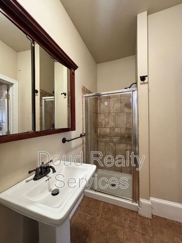 Elegant 1 Bedroom 1 Bath Apt in Historic Olde Towne, with an Office or Den property image